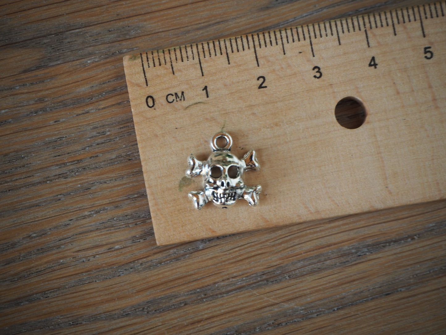 Skull metal pendant