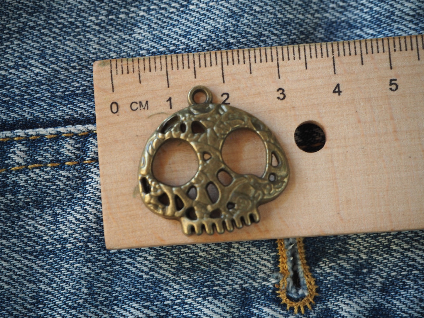 Skull metal pendant