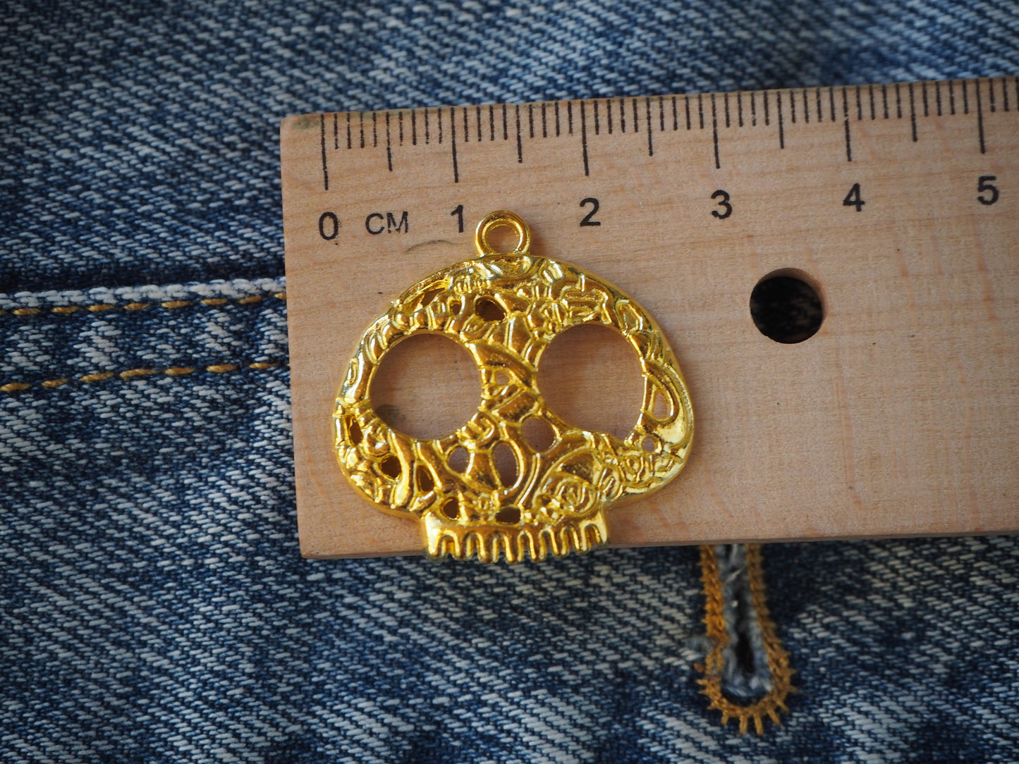 Skull metal pendant