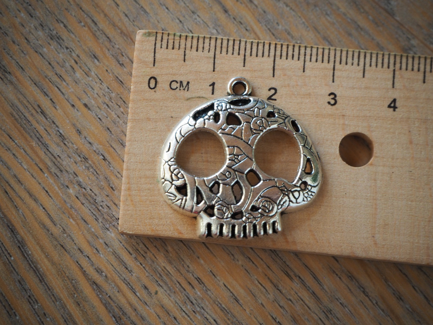 Skull metal pendant