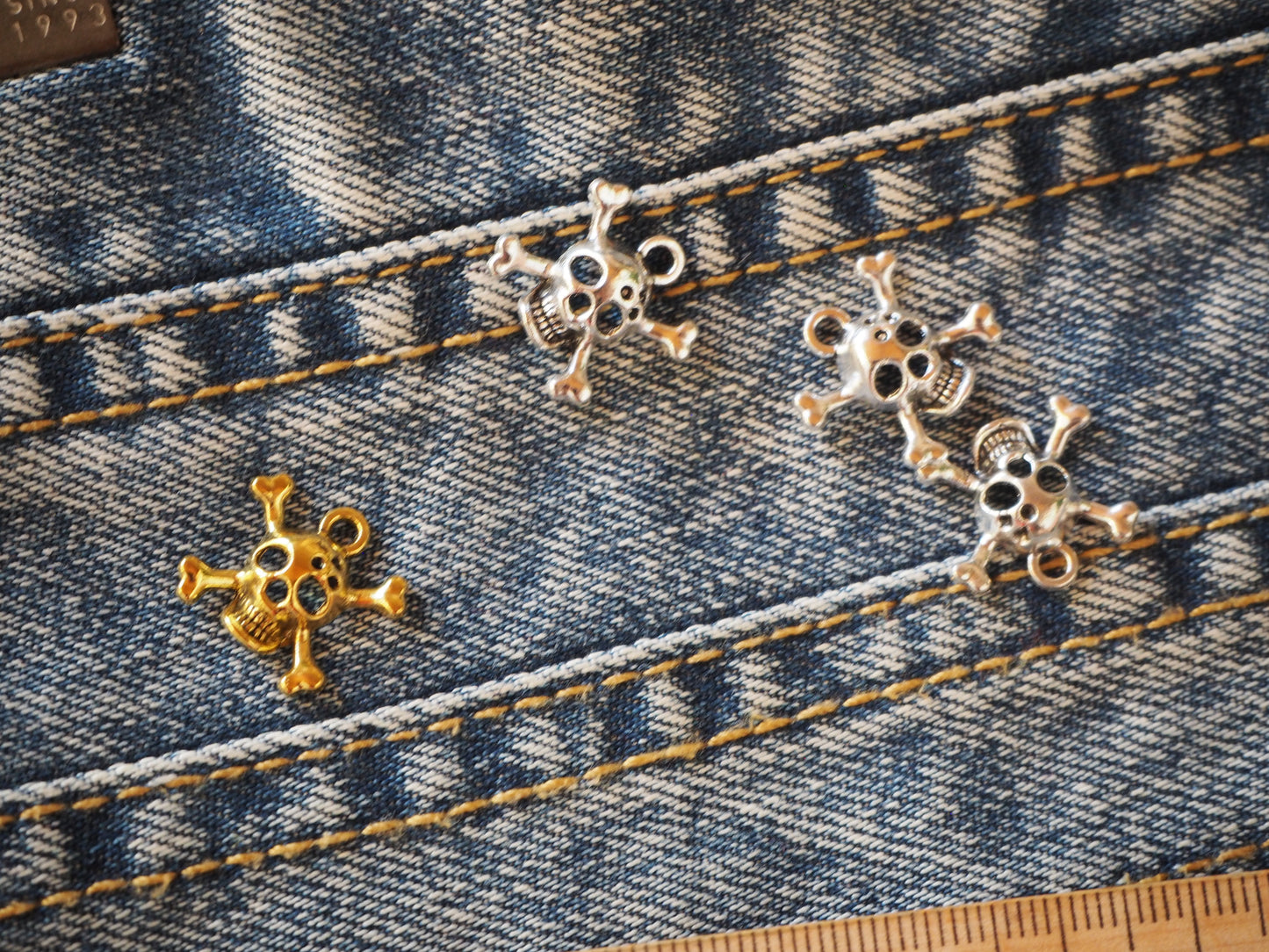 Skull metal pendant