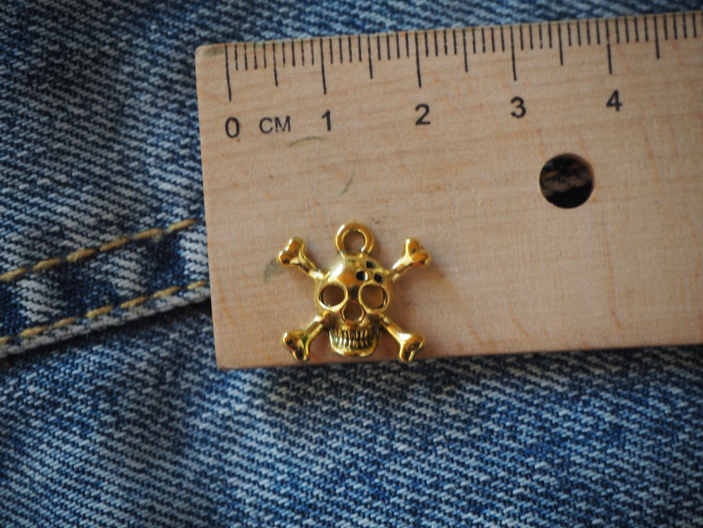 Skull metal pendant