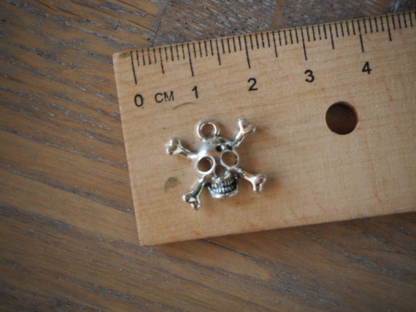Skull metal pendant