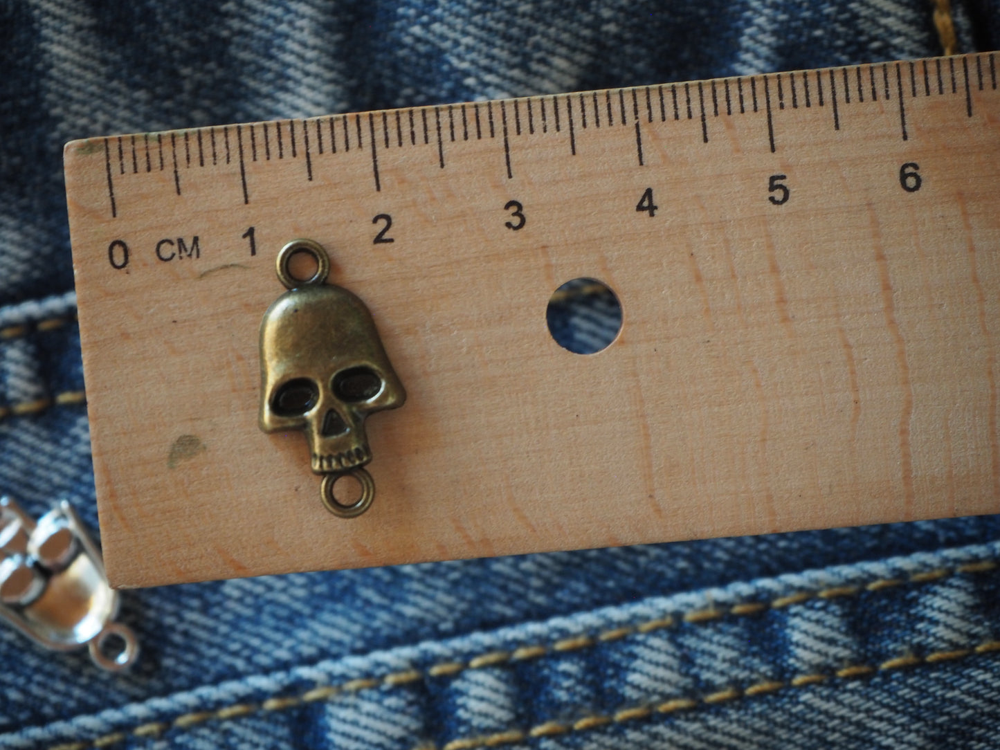 Skull metal pendant