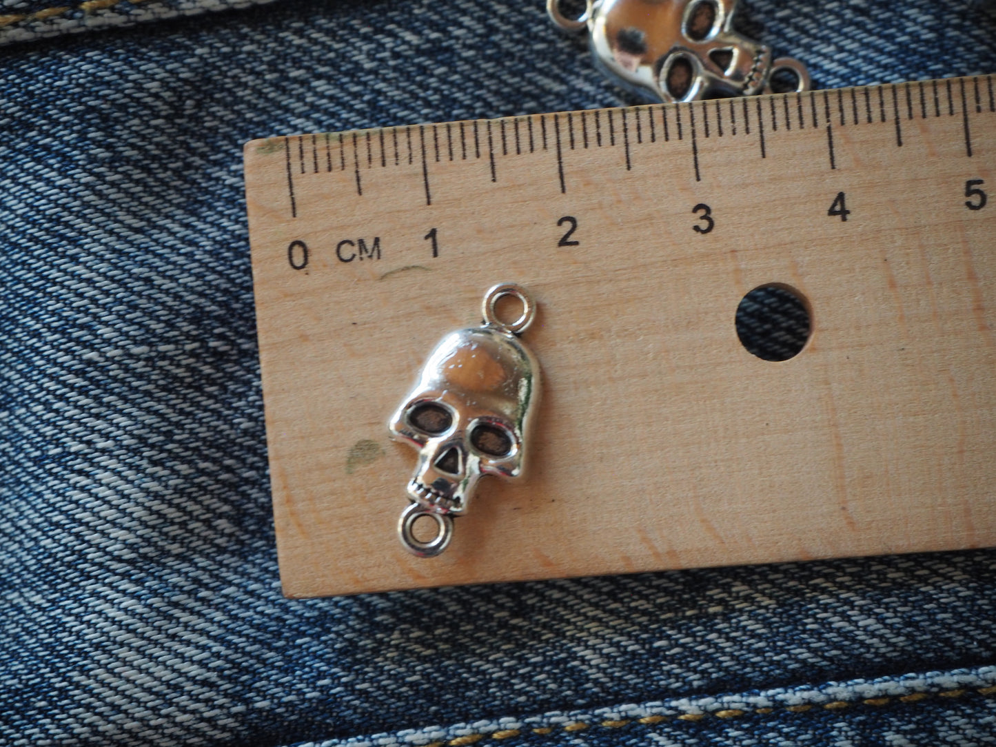 Skull metal pendant