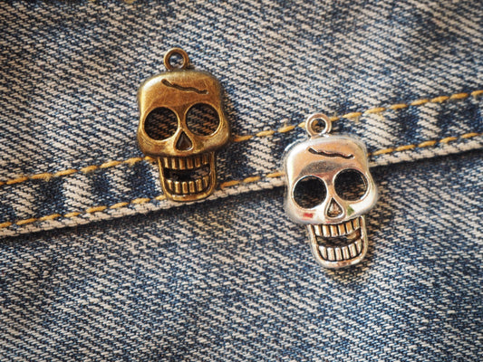 Skull metal pendant