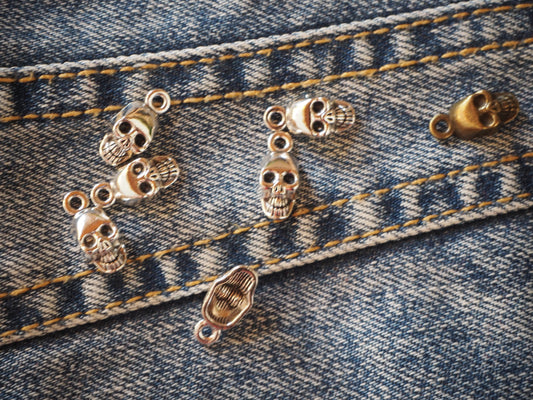 Skull metal pendant