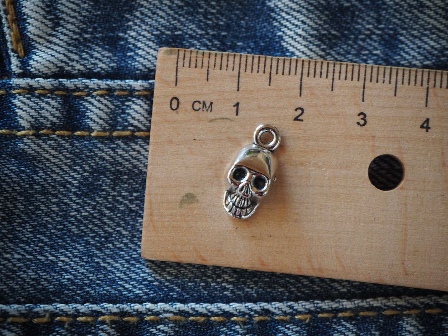 Skull metal pendant