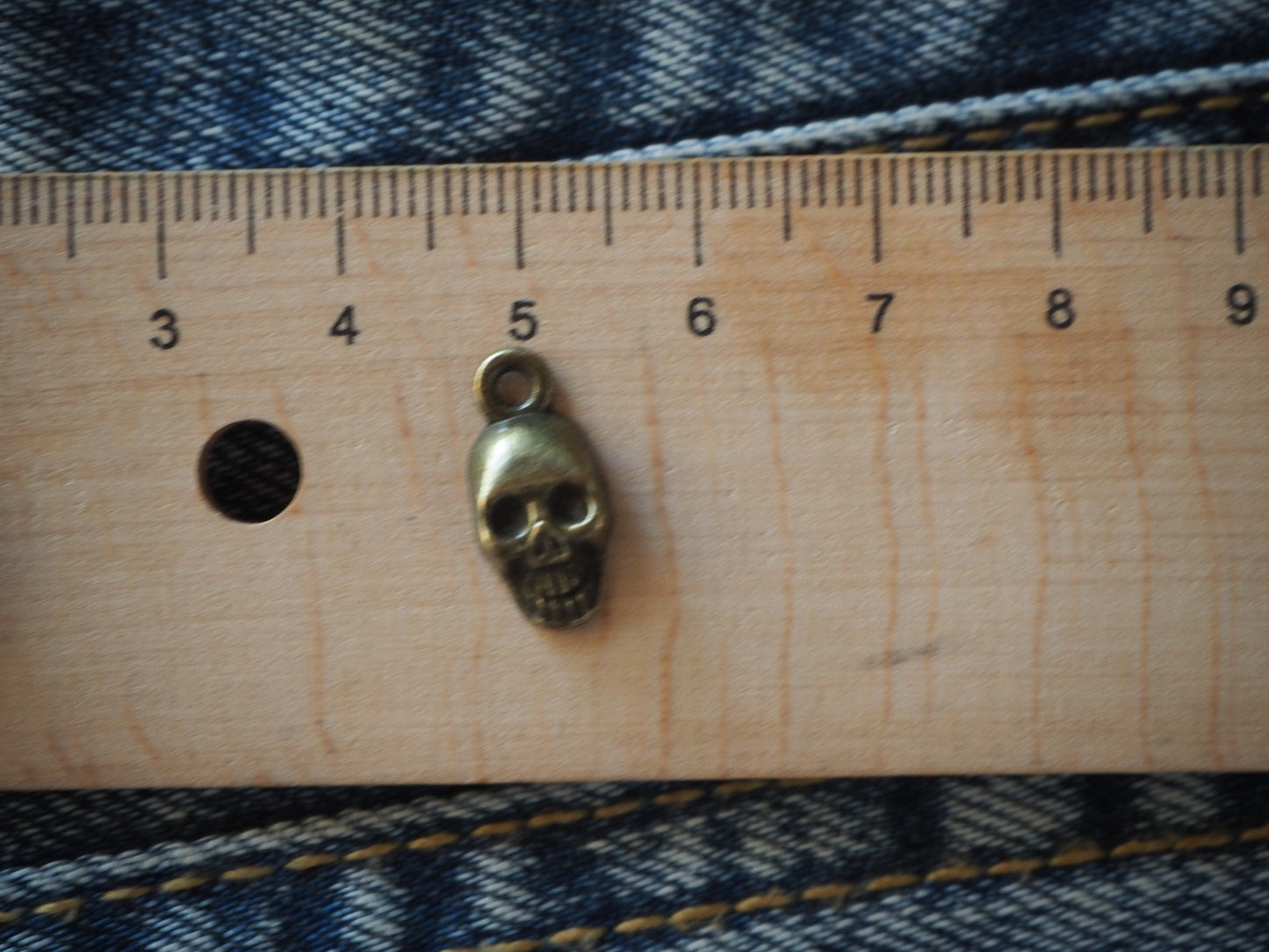 Skull metal pendant