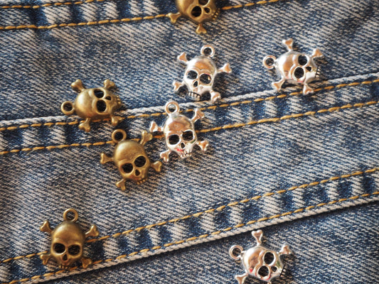 Skull metal pendant