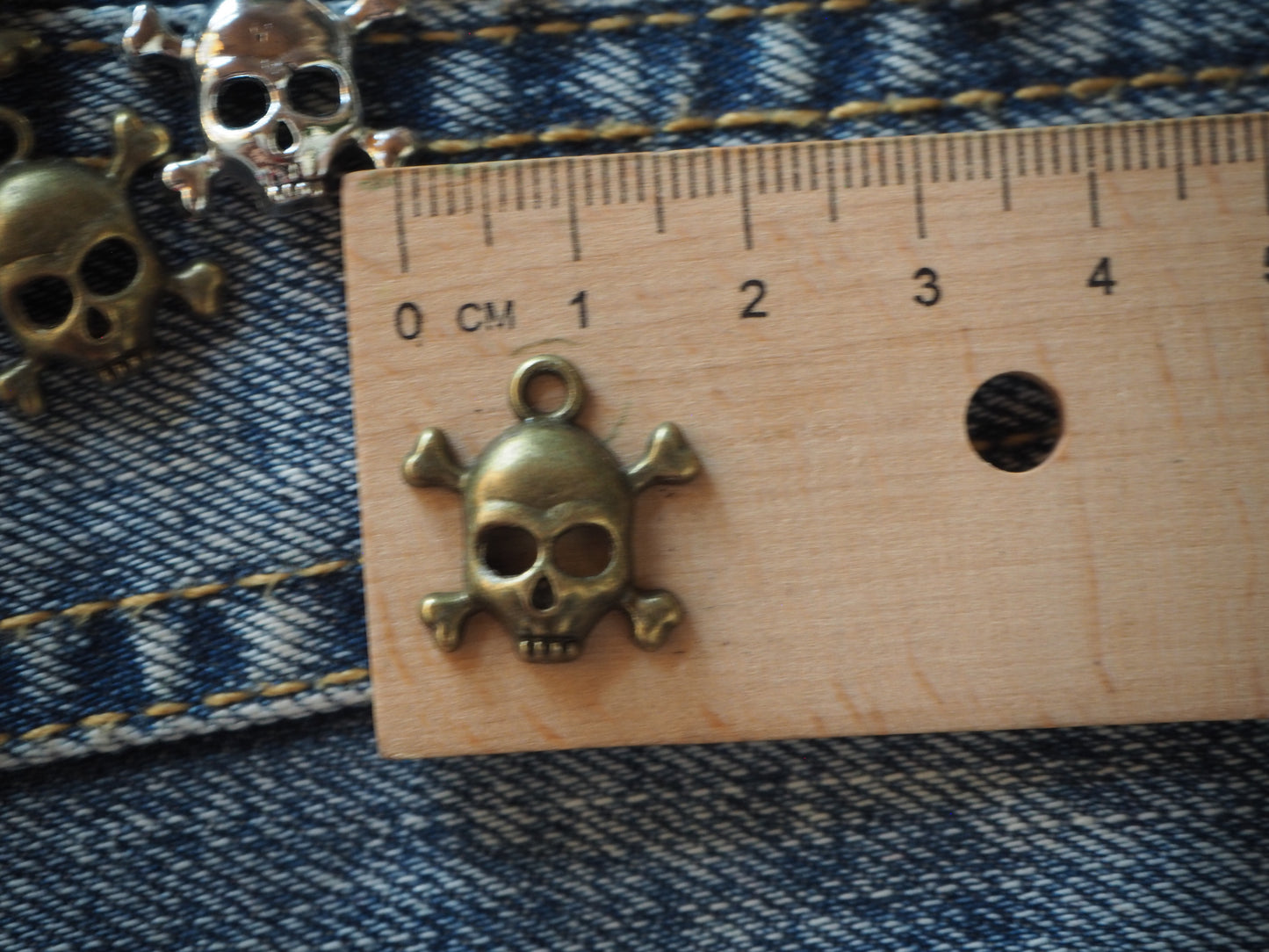 Skull metal pendant