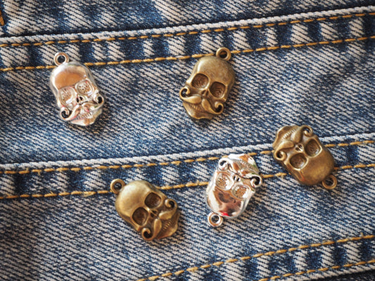 Skull metal pendant