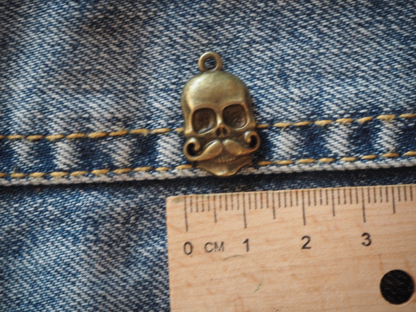 Skull metal pendant