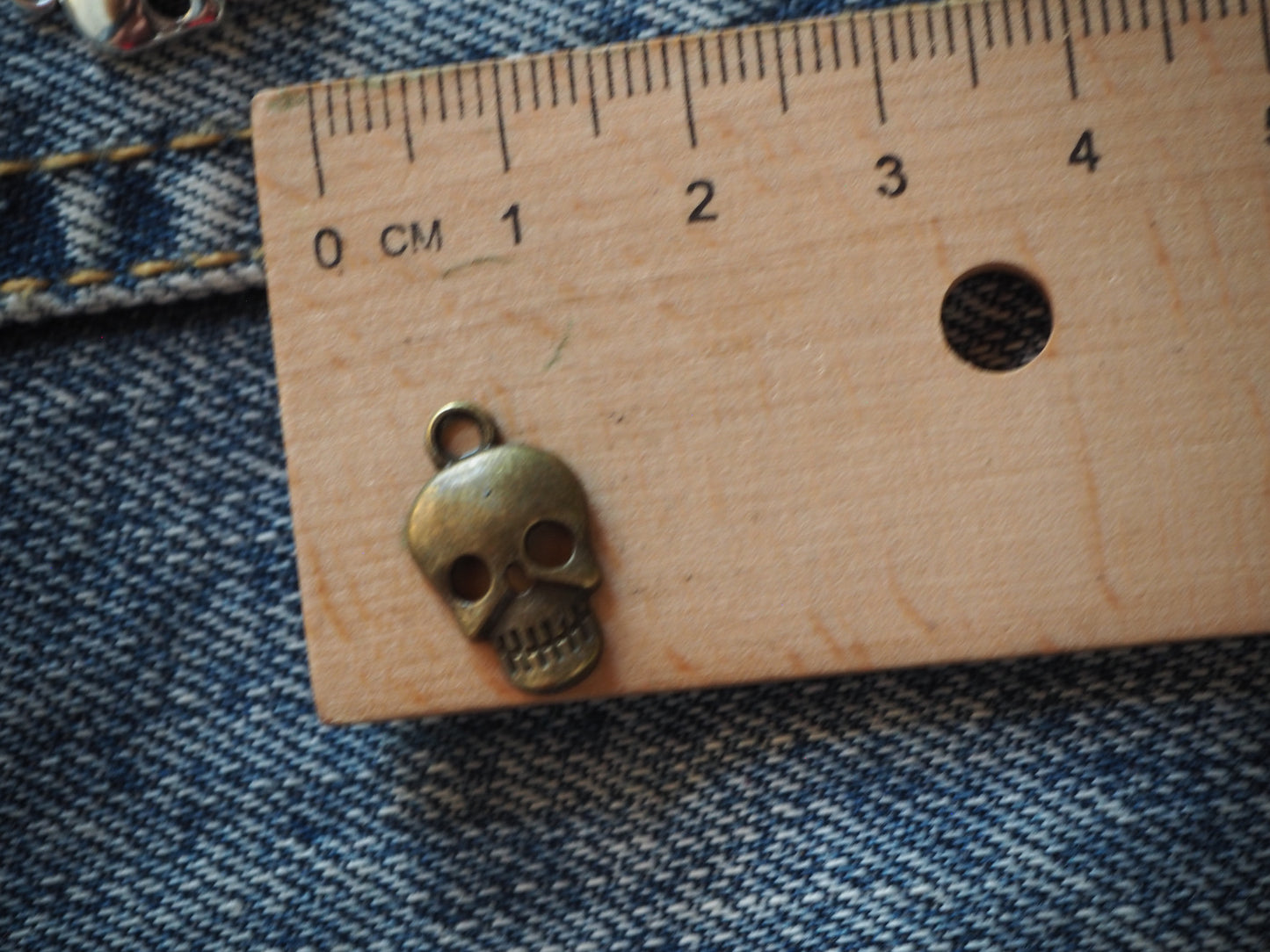 Skull metal pendant