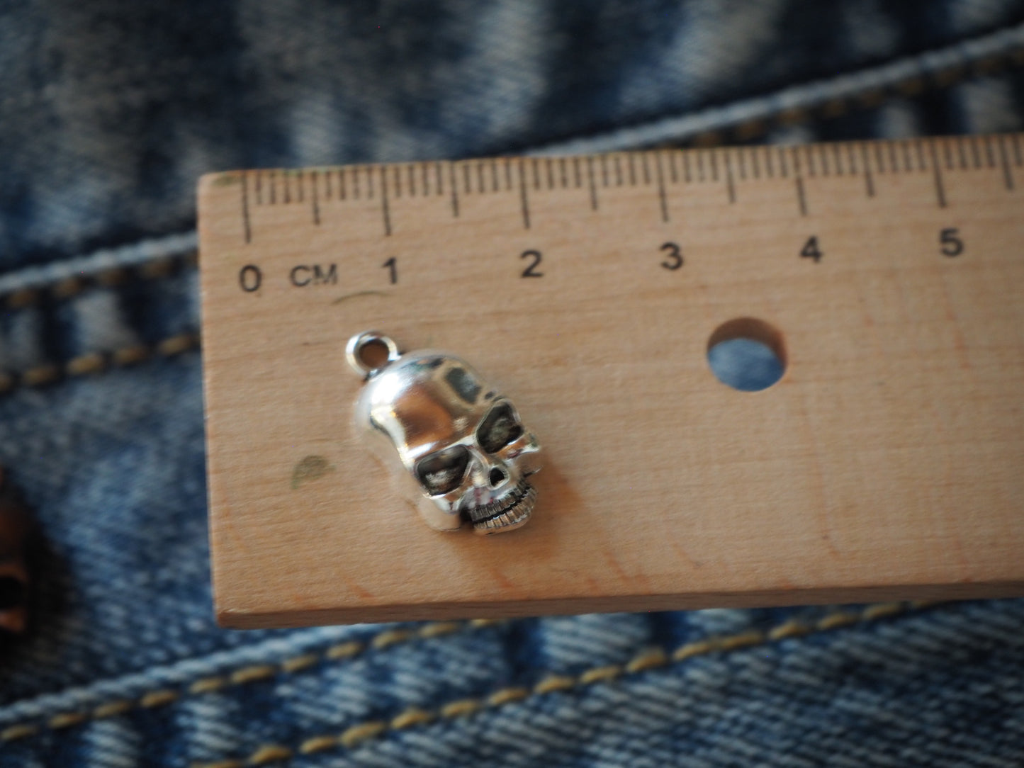 Skull metal pendant