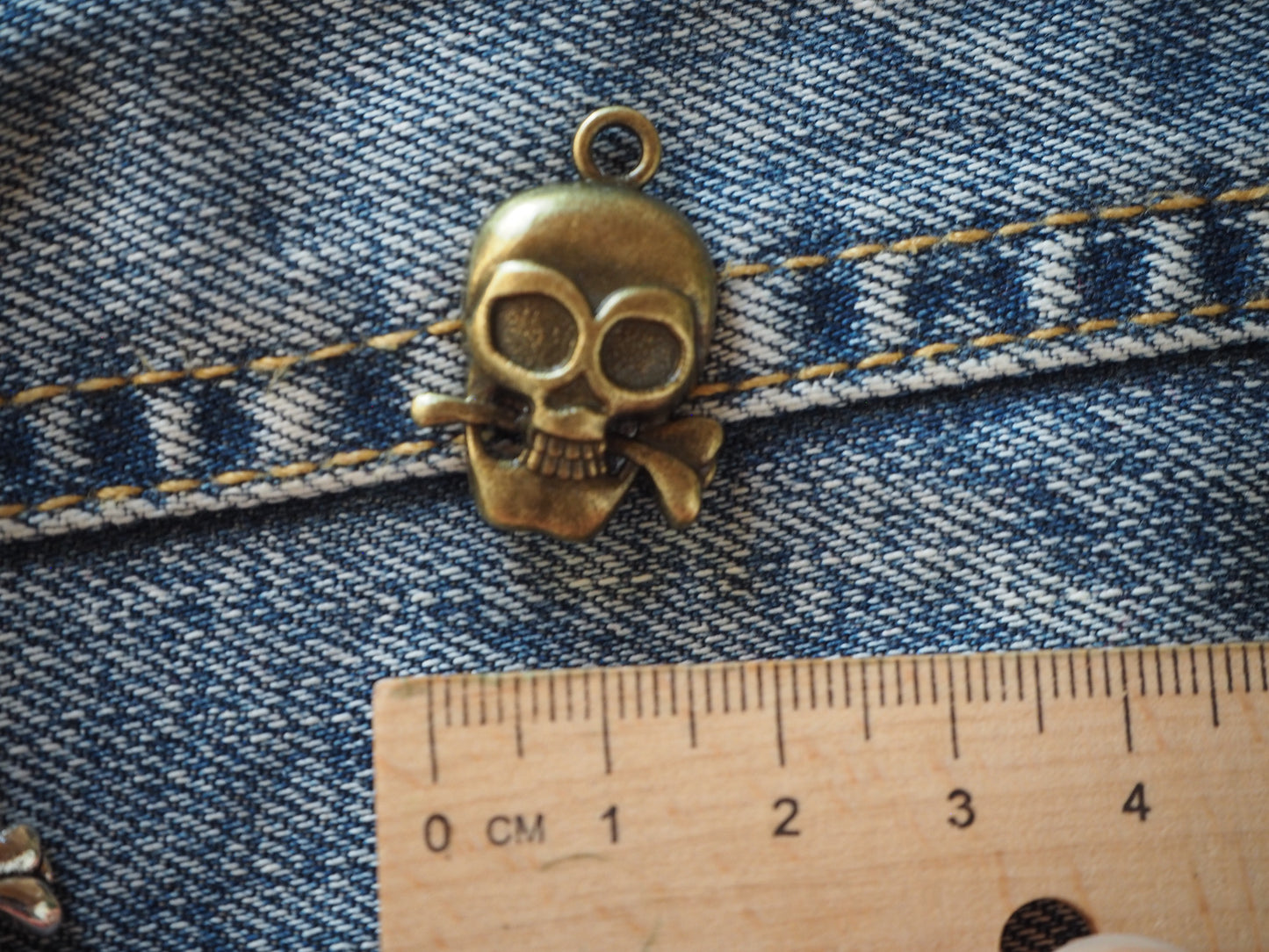 Skull metal pendant