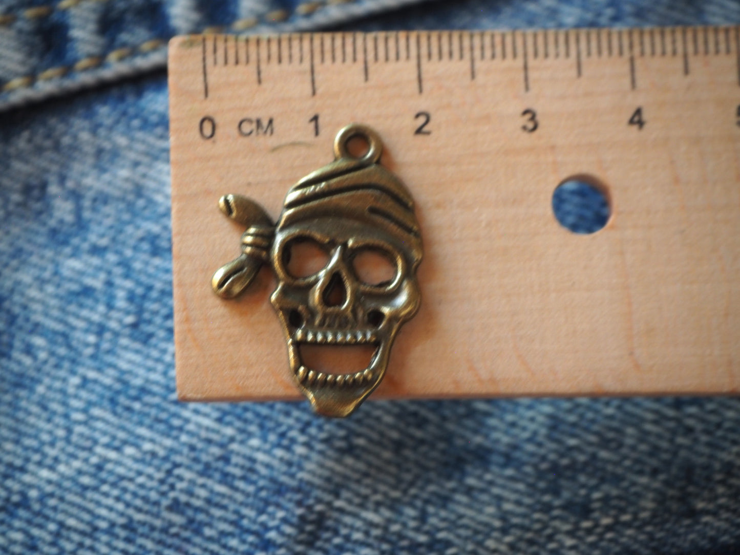 Skull metal pendant