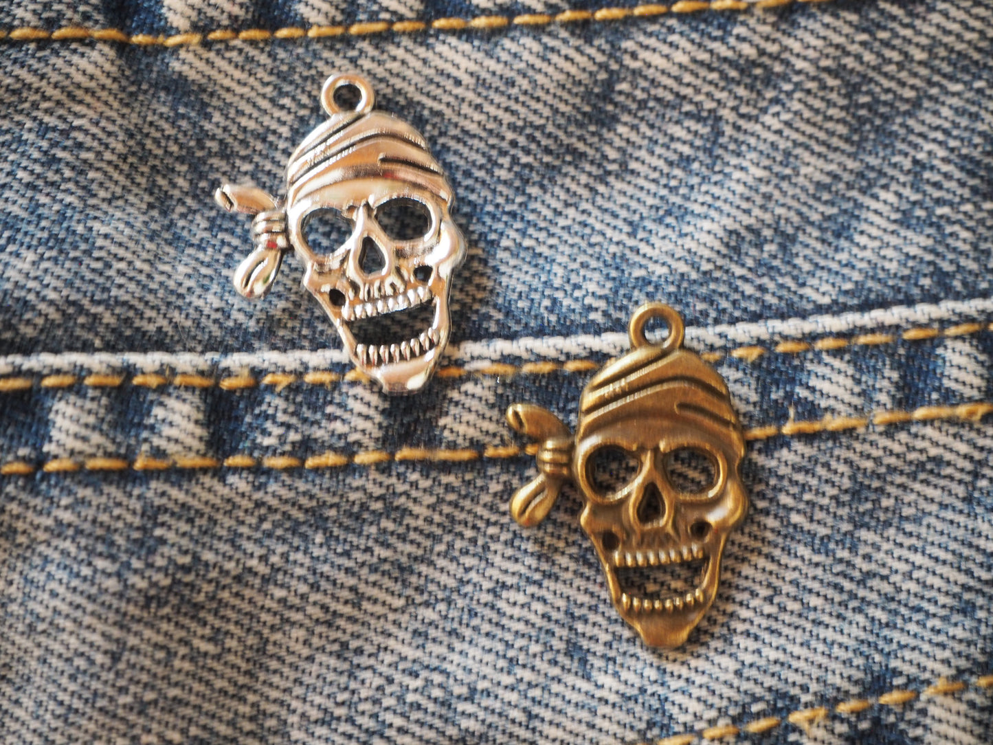Skull metal pendant