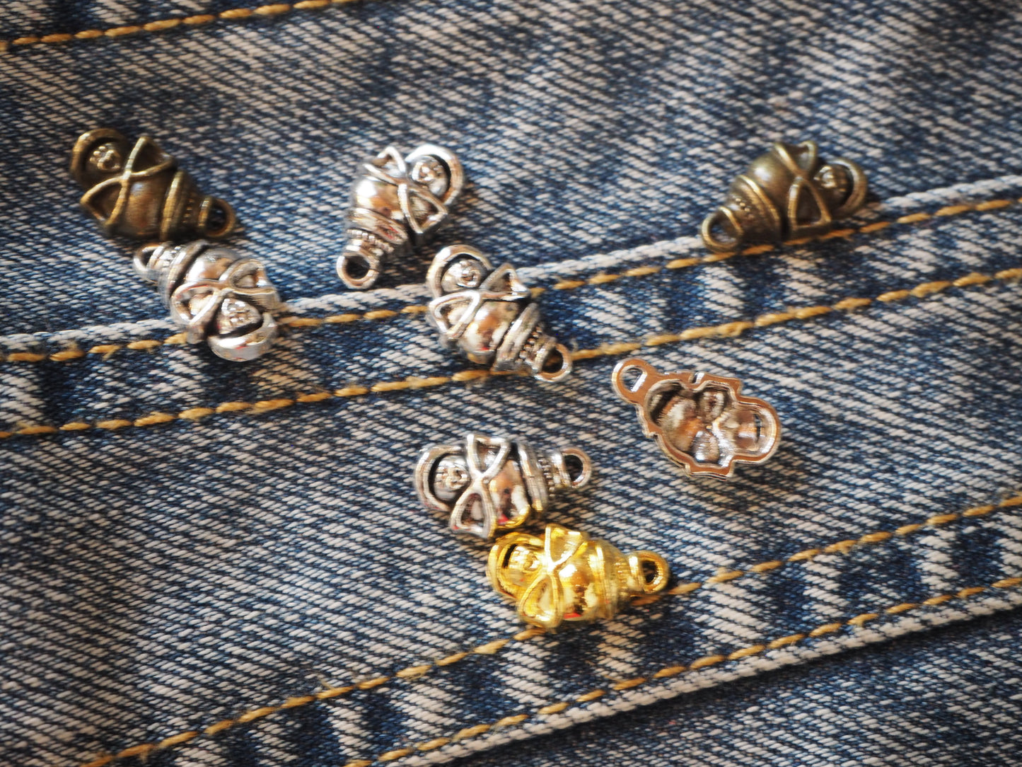 Skull metal pendant