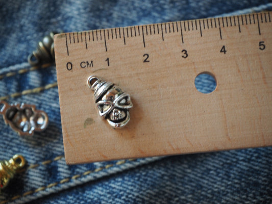 Skull metal pendant