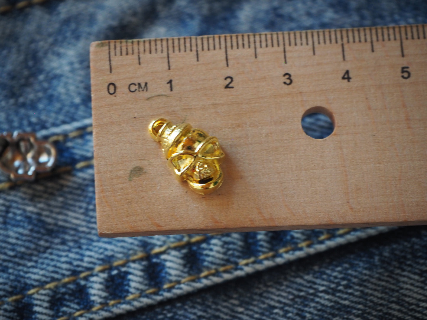 Skull metal pendant